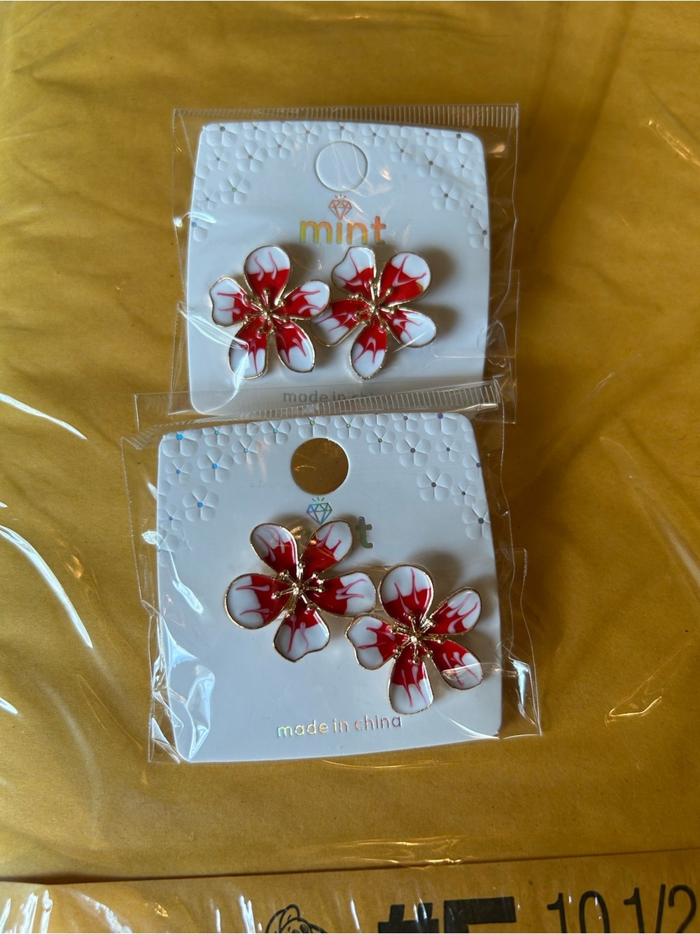 Mint Brand Red & White Flower Stud Earrings Gold Tone Enamel Floral